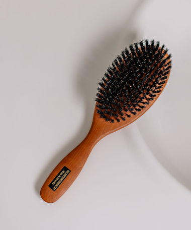 Brosse à cheveux en poirier et poils de sanglier